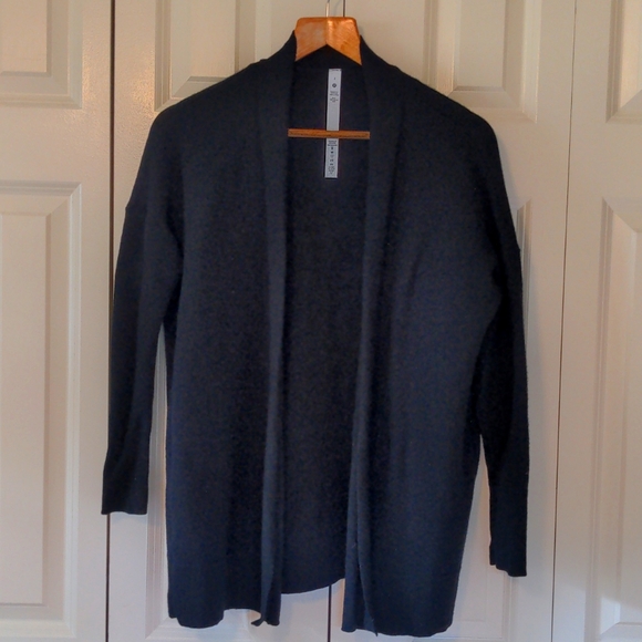 lululemon athletica Sweaters - lululemon athletica 100% merino wool honeycomb wrap in black size 2